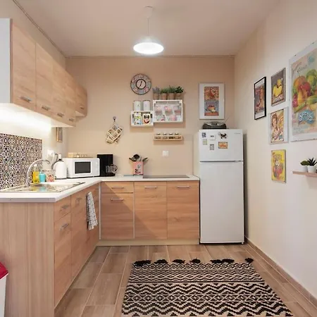 Evanthia's 2-spacious, Central, 2bdr Apart,+balcony Athens