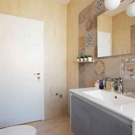 Evanthia's 2-spacious, Central, 2bdr Apart,+balcony * Athens