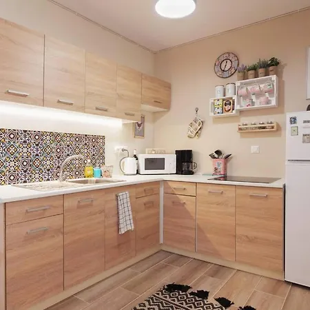 Evanthia's 2-spacious, Central, 2bdr Apart,+balcony Athens
